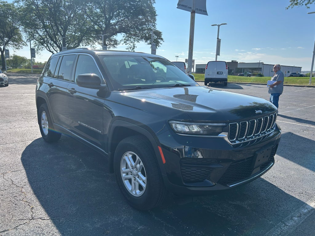 2022 Jeep Grand Cherokee Laredo 4x4