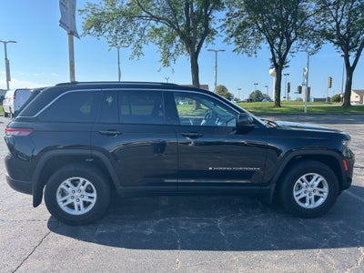 2022 Jeep Grand Cherokee Laredo 4x4
