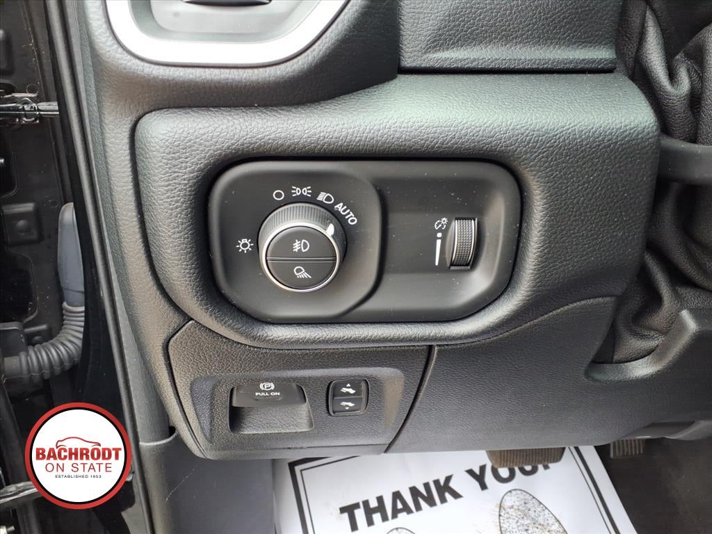 2020 RAM 1500 Big Horn Crew Cab 4x4 5'7" Box