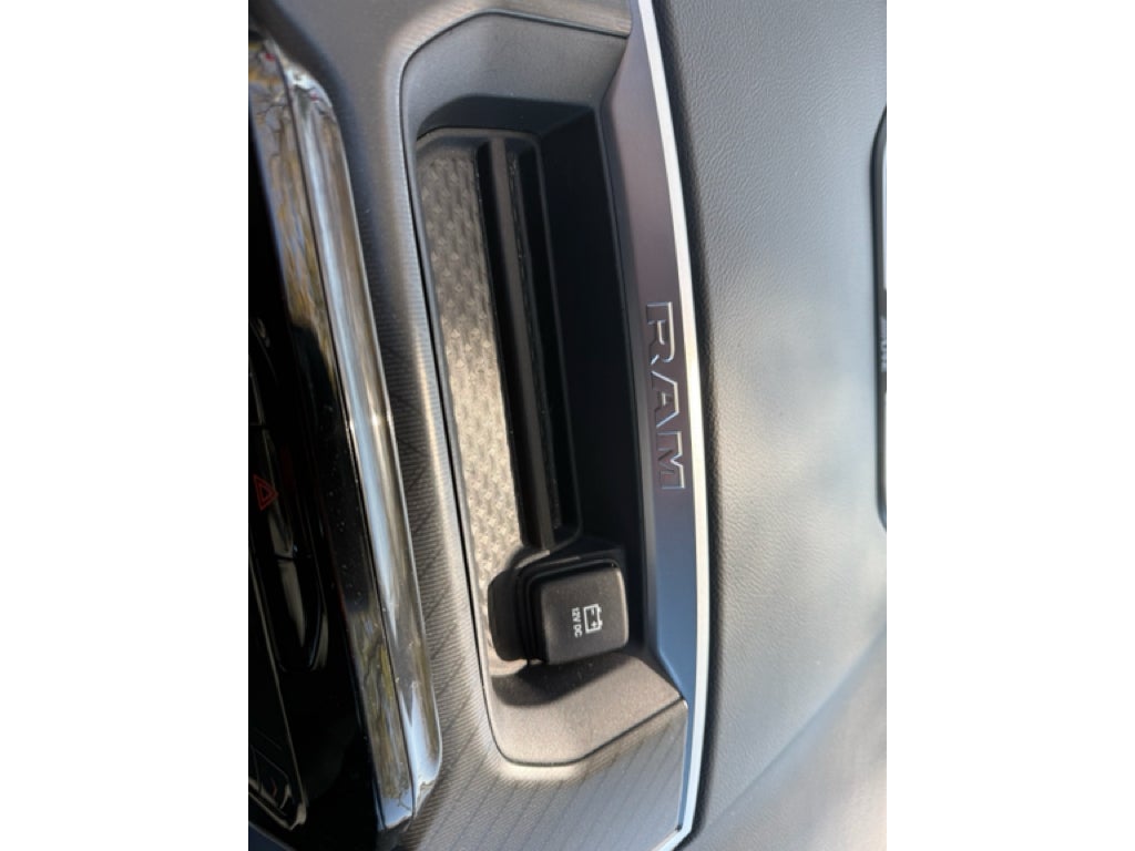 2025 RAM 1500 Big Horn Crew Cab 4x4 5'7" Box