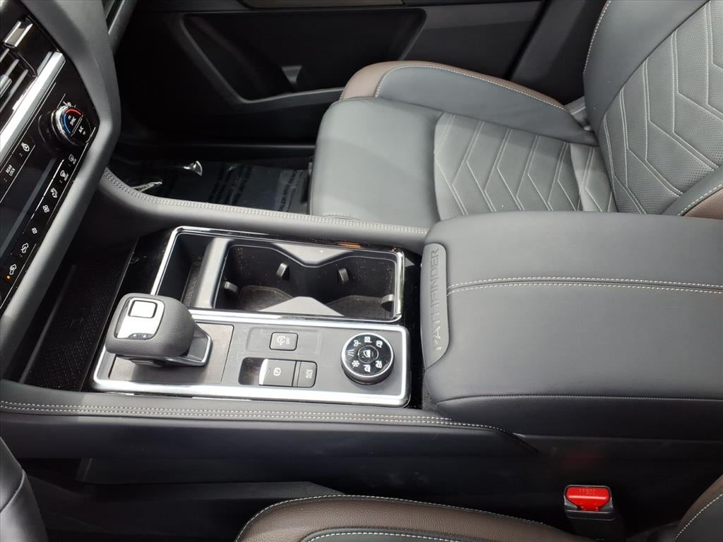 2025 Nissan Pathfinder Platinum 4WD