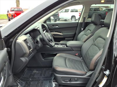 2025 Nissan Pathfinder Platinum 4WD