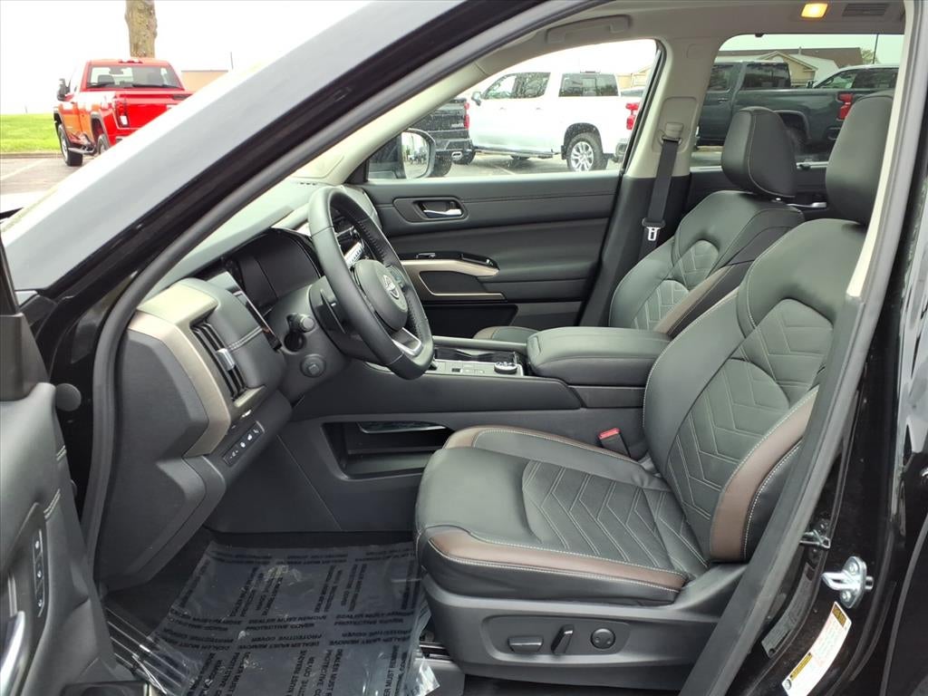 2025 Nissan Pathfinder Platinum 4WD