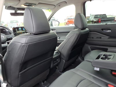 2025 Nissan Pathfinder Platinum 4WD