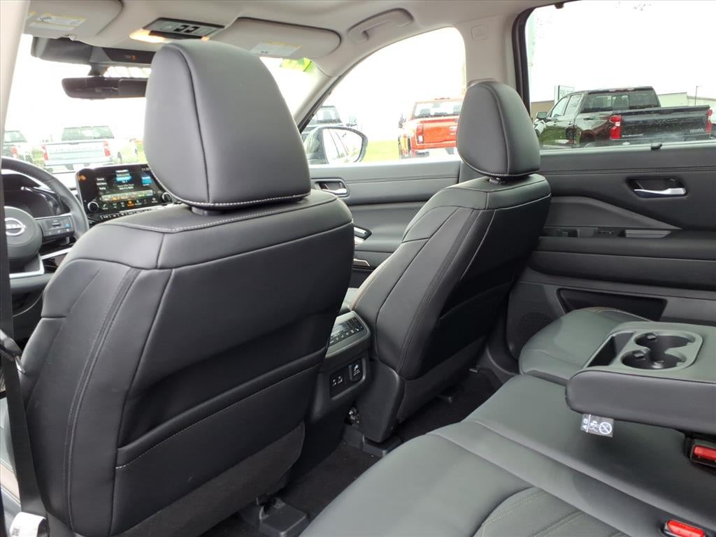 2025 Nissan Pathfinder Platinum 4WD