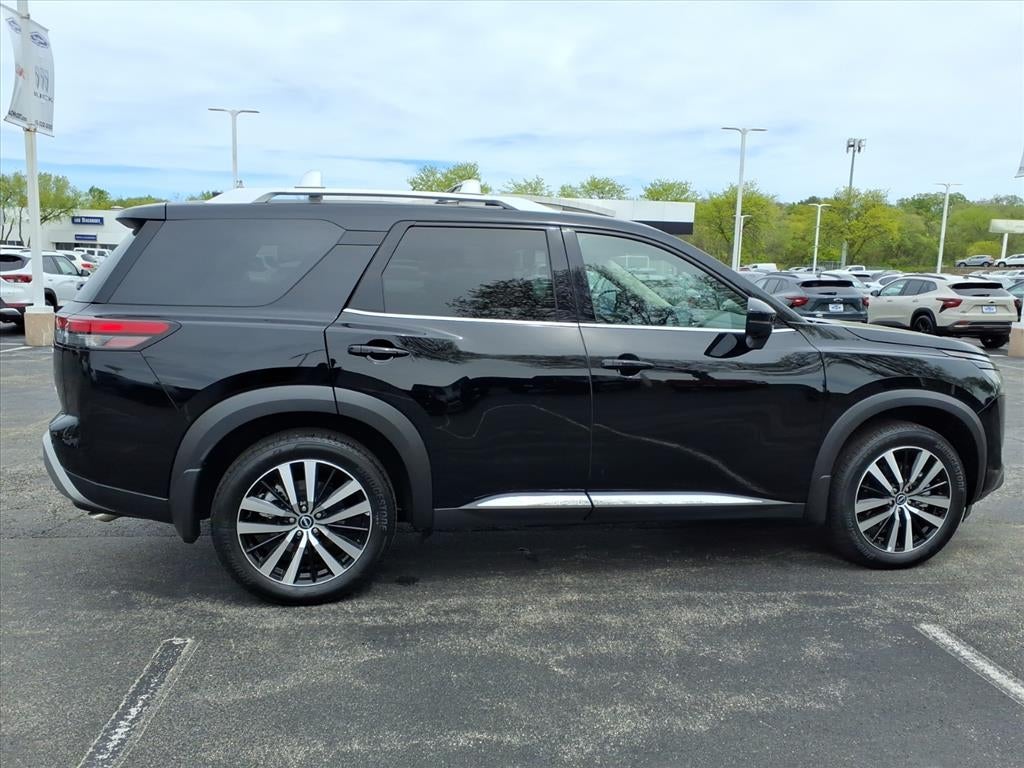 2025 Nissan Pathfinder Platinum 4WD