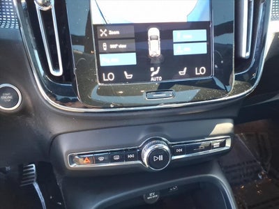 2022 Volvo XC40 T5 R-Design