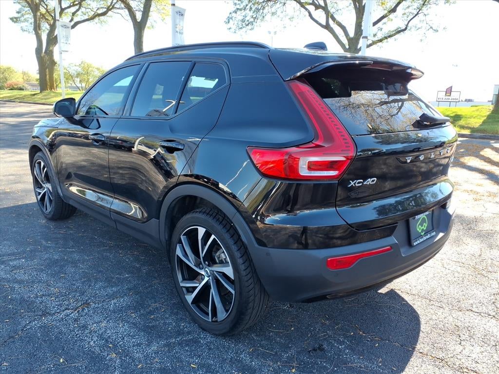 2022 Volvo XC40 T5 R-Design