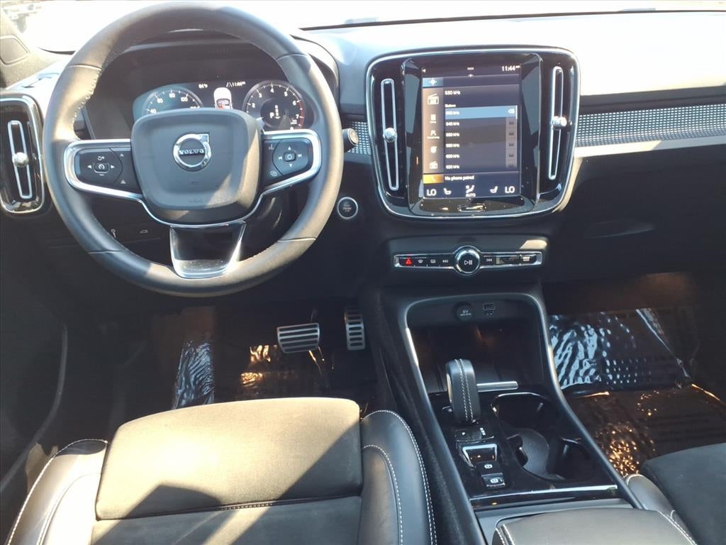 2022 Volvo XC40 T5 R-Design