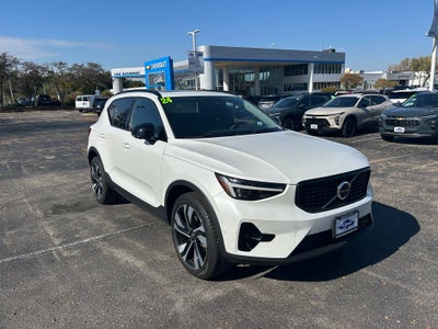2024 Volvo XC40 B5 Ultimate Dark Theme