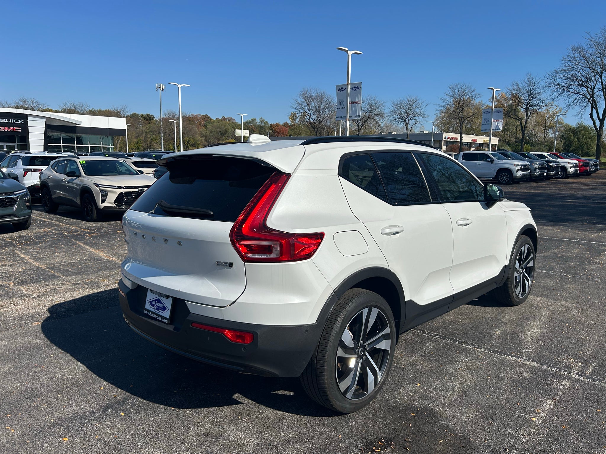 2024 Volvo XC40 B5 Ultimate Dark Theme