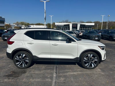 2024 Volvo XC40 B5 Ultimate Dark Theme